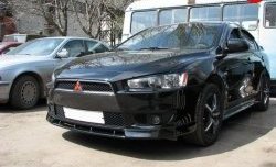 899 р. Вставка переднего бампера (зубатка) Evo  Mitsubishi Lancer  10 (2007-2017) седан дорестайлинг, хэтчбэк дорестайлинг, седан рестайлинг, хэтчбек 5 дв рестайлинг (Неокрашенная)  с доставкой в г. Краснодар. Увеличить фотографию 2