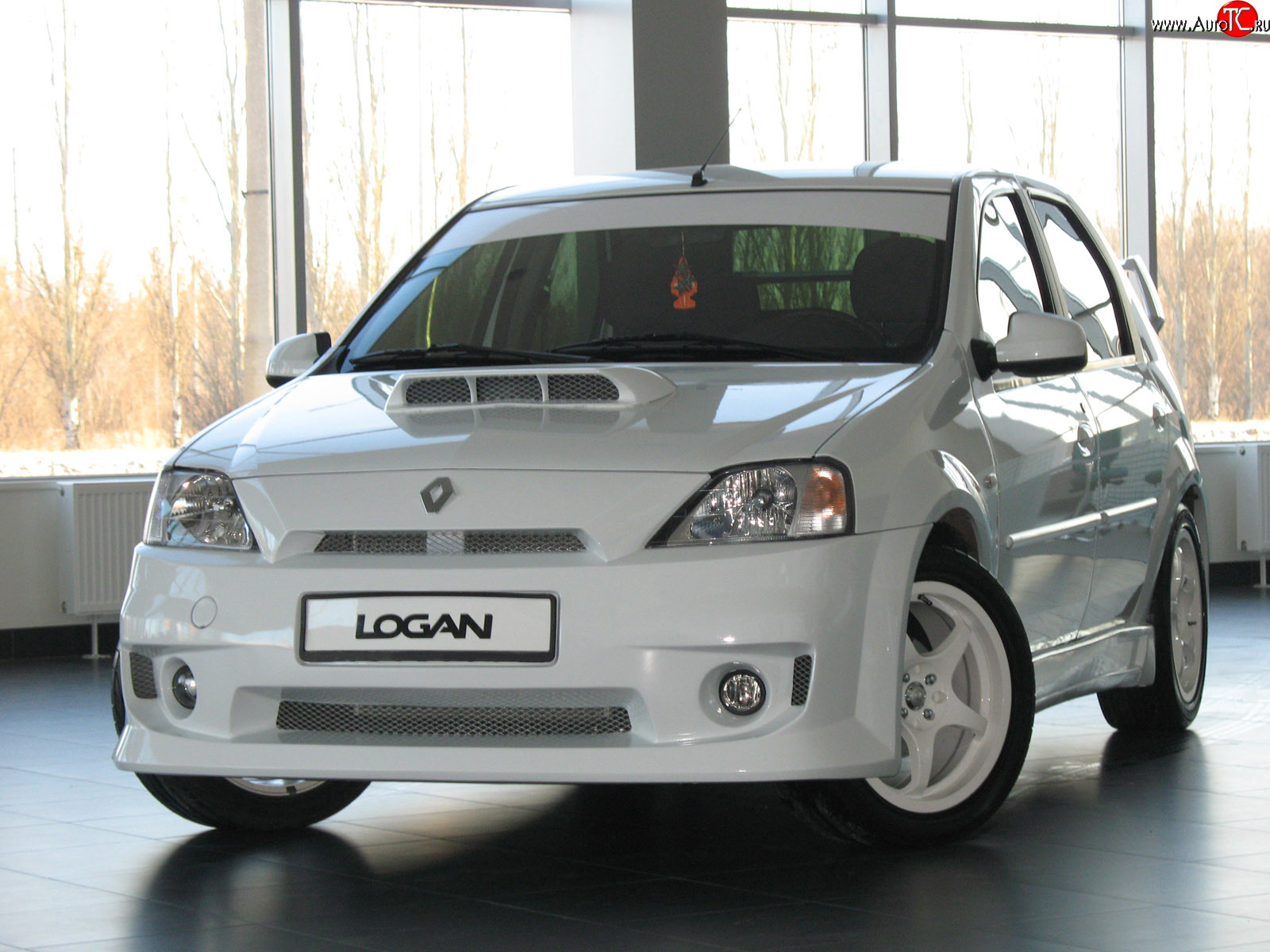 11 999 р. Передний бампер Power DM  Renault Logan  1 (2004-2010) дорестайлинг (Без сетки, Неокрашенный)  с доставкой в г. Краснодар