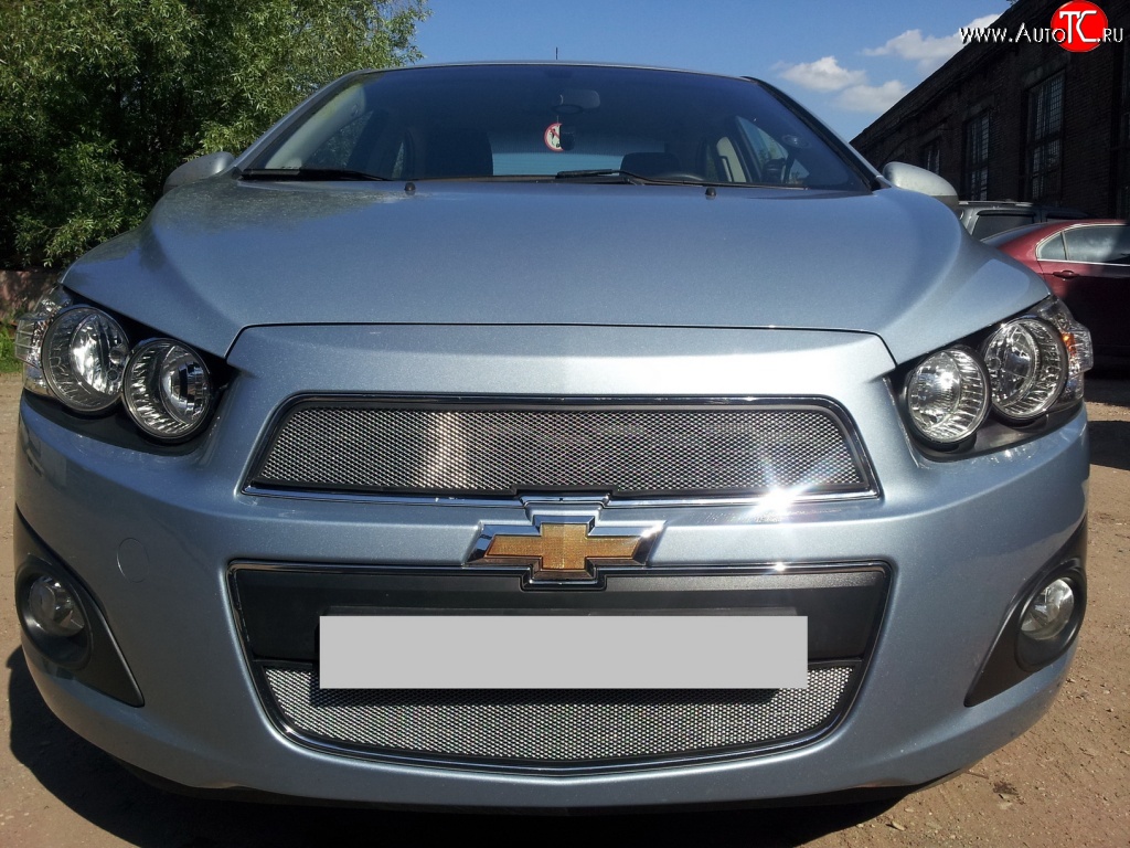 1 539 р. Сетка в решетку радиатора Russtal  Chevrolet Aveo  T300 (2011-2015) седан, хэтчбек (хром)  с доставкой в г. Краснодар