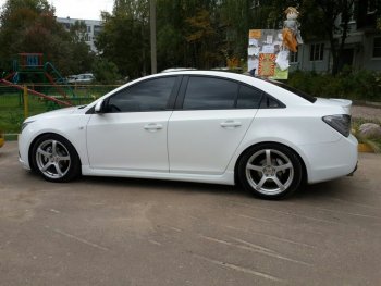 4 099 р. Пороги накладки пластиковые CT  Chevrolet Cruze ( J300,  J305,  J308) (2009-2015) седан дорестайлинг, хэтчбек дорестайлинг, седан рестайлинг, универсал рестайлинг, хэтчбек рестайлинг (Неокрашенные)  с доставкой в г. Краснодар. Увеличить фотографию 3