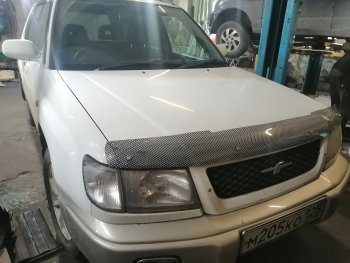 2 399 р. Дефлектор капота CA-Plastiс  Subaru Forester  SF (1997-2000) дорестайлинг (Шелкография карбон-серебро)  с доставкой в г. Краснодар. Увеличить фотографию 3