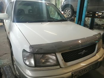 2 399 р. Дефлектор капота CA-Plastiс  Subaru Forester  SF (1997-2000) дорестайлинг (Шелкография карбон-серебро)  с доставкой в г. Краснодар. Увеличить фотографию 4