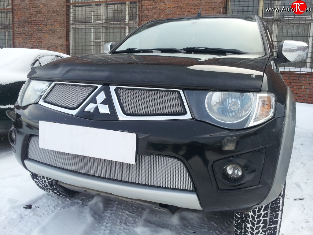 1 539 р. Нижняя сетка на бампер Russtal (хром) Mitsubishi L200 4  дорестайлинг (2006-2014)  с доставкой в г. Краснодар