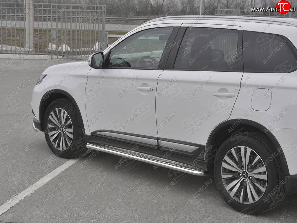 26 999 р. Порожки для ног SLITKOFF (Ø42 мм)  Mitsubishi Outlander  GF (2018-2022) 3-ий рестайлинг (Лист алюминиевый, труба - нержавейка)  с доставкой в г. Краснодар