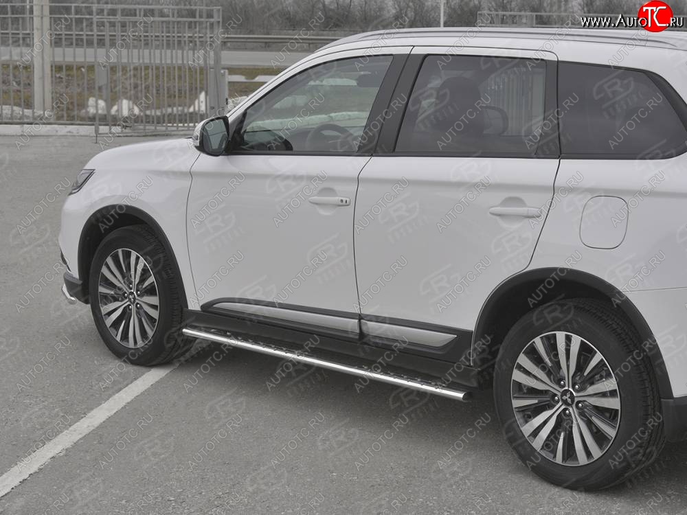 21 749 р. Защита порогов (Ø75x42 мм с проступью, нержавейка) Russtal Mitsubishi Outlander GF 3-ий рестайлинг (2018-2022)  с доставкой в г. Краснодар