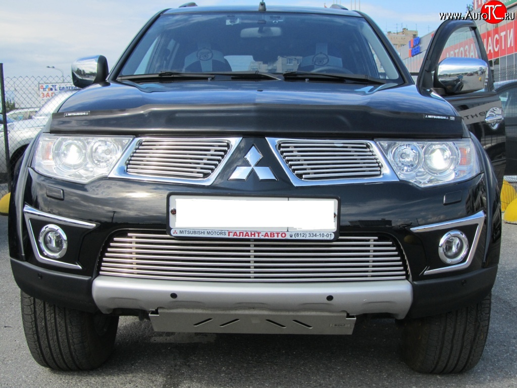 6 399 р. Декоративная вставка воздухозаборника Berkut Mitsubishi Pajero Sport PB дорестайлинг (2008-2013)  с доставкой в г. Краснодар