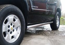 17 799 р. Защита порогов Russtal из круглой трубы диаметром 76 мм (дорестайлинг) Chevrolet Tahoe GMT900 5 дв. (2006-2013) (Защита порогов с со скосами на торцах (вариант 1))  с доставкой в г. Краснодар. Увеличить фотографию 2