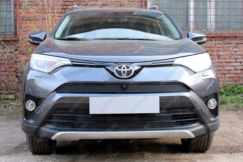 4 799 р. Защита радиатора (верх) (с камерой) Стрелка11 PREMIUM  Toyota RAV4  XA40 (2015-2019) 5 дв. рестайлинг (черная)  с доставкой в г. Краснодар