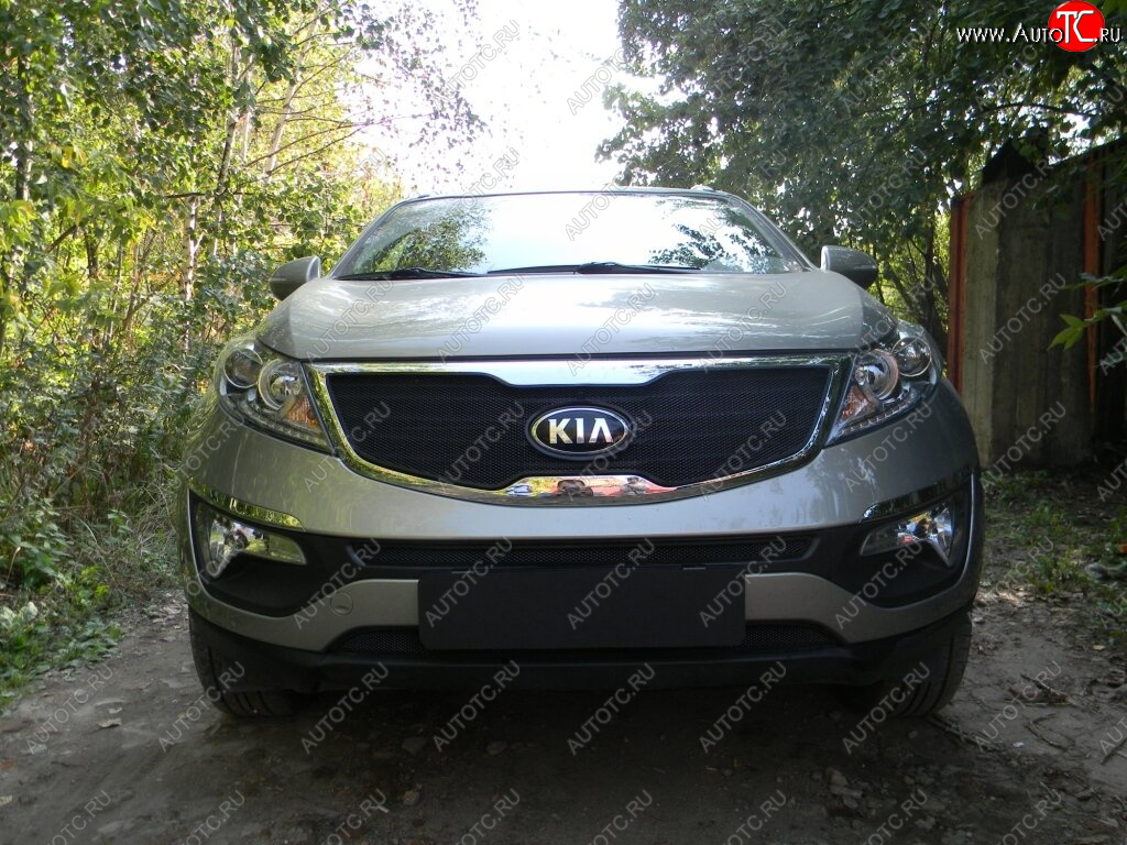 3 399 р. Защитная сетка в бампер (верх, ячейка 3х7 мм) Alfeco Стандарт  KIA Sportage  3 SL (2010-2014) дорестайлинг (Чёрная)  с доставкой в г. Краснодар