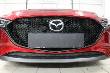 3 099 р. Защитная сетка в бампер (низ, ячейка 3х7 мм) Alfeco Стандарт  Mazda 3/Axela  BP (2019-2024) хэтчбэк (Чёрная)  с доставкой в г. Краснодар. Увеличить фотографию 2