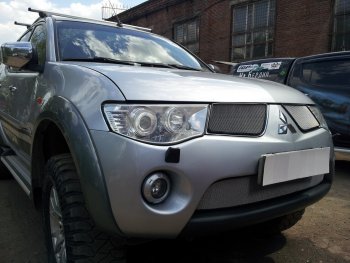 3 299 р. Защитная сетка в бампер (низ, ячейка 3х7 мм) Alfeco Стандарт Mitsubishi L200 4  дорестайлинг (2006-2014) (Хром)  с доставкой в г. Краснодар. Увеличить фотографию 3