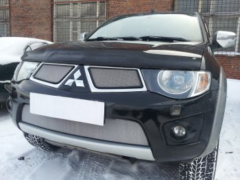 3 279 р. Защитная сетка в бампер (низ, ячейка 3х7 мм) Alfeco Стандарт Mitsubishi L200 4  дорестайлинг (2006-2014) (Хром)  с доставкой в г. Краснодар. Увеличить фотографию 2