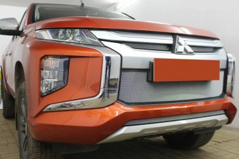 2 689 р. Защитная сетка в бампер (низ, ячейка 3х7 мм) Alfeco Стандарт Mitsubishi L200 5 KK,KL рестайлинг (2018-2022) (Хром)  с доставкой в г. Краснодар. Увеличить фотографию 3