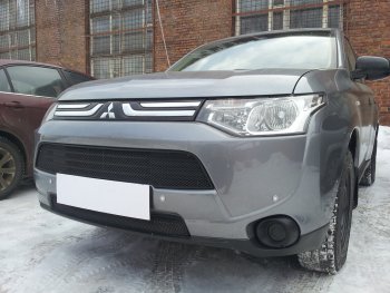 6 199 р. Защитная сетка в бампер (2 части, ячейка 3х7 мм) Alfeco Стандарт  Mitsubishi Outlander  GF (2012-2014) дорестайлинг (Чёрная)  с доставкой в г. Краснодар. Увеличить фотографию 2