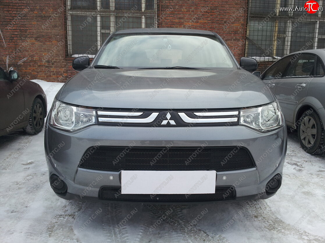 6 199 р. Защитная сетка в бампер (2 части, ячейка 3х7 мм) Alfeco Стандарт  Mitsubishi Outlander  GF (2012-2014) дорестайлинг (Чёрная)  с доставкой в г. Краснодар