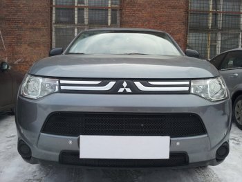 6 199 р. Защитная сетка в бампер (2 части, ячейка 3х7 мм) Alfeco Стандарт  Mitsubishi Outlander  GF (2012-2014) дорестайлинг (Чёрная)  с доставкой в г. Краснодар. Увеличить фотографию 3