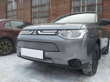 6 499 р. Защитная сетка в бампер (2 части, ячейка 3х7 мм) Alfeco Стандарт  Mitsubishi Outlander  GF (2012-2014) дорестайлинг (Хром)  с доставкой в г. Краснодар. Увеличить фотографию 3