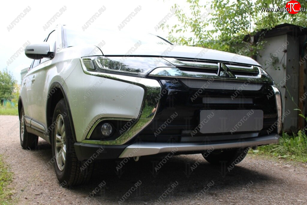 7 249 р. Защитная сетка в бампер (4 части, ячейка 3х7 мм) Alfeco Стандарт  Mitsubishi Outlander  GF (2015-2018) 2-ой рестайлинг (Хром)  с доставкой в г. Краснодар