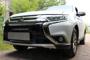 7 249 р. Защитная сетка в бампер (4 части, ячейка 3х7 мм) Alfeco Стандарт  Mitsubishi Outlander  GF (2015-2018) 2-ой рестайлинг (Хром)  с доставкой в г. Краснодар. Увеличить фотографию 2