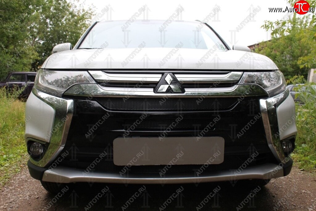 10 399 р. Защитная сетка в бампер (3 части, ячейка 4х10 мм) Alfeco Премиум  Mitsubishi Outlander  GF (2015-2018) 2-ой рестайлинг (Чёрная)  с доставкой в г. Краснодар