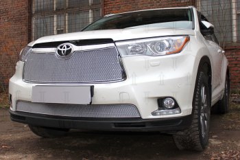 4 199 р. Защитная сетка в бампер (низ, ячейка 4х10 мм) Стрелка11 Премиум Toyota Highlander XU50 дорестайлинг (2013-2017) (Хром)  с доставкой в г. Краснодар. Увеличить фотографию 3