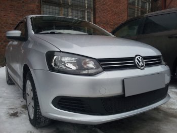 4 199 р. Защитная сетка в бампер (низ, ячейка 4х10 мм) Стрелка11 Премиум Volkswagen Polo 5 седан дорестайлинг (2009-2015) (Чёрная)  с доставкой в г. Краснодар. Увеличить фотографию 2