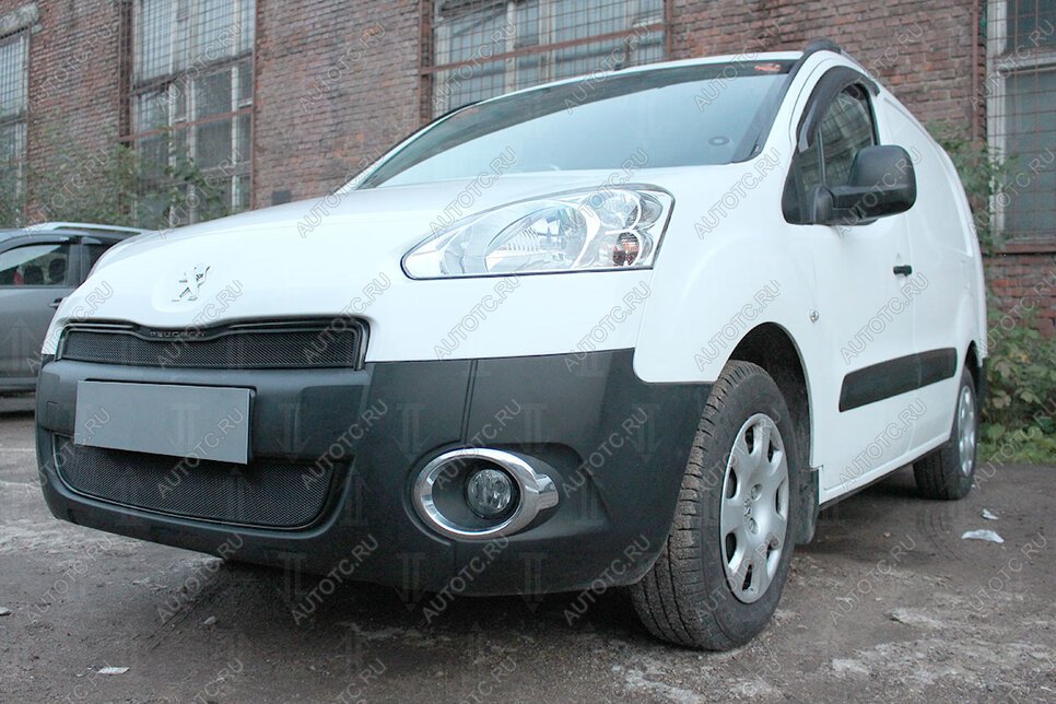 5 599 р. Защита радиатора (2 части) Стрелка11 Стандарт  Peugeot Partner  B9 (2012-2015) 1-ый рестайлинг (черная)  с доставкой в г. Краснодар