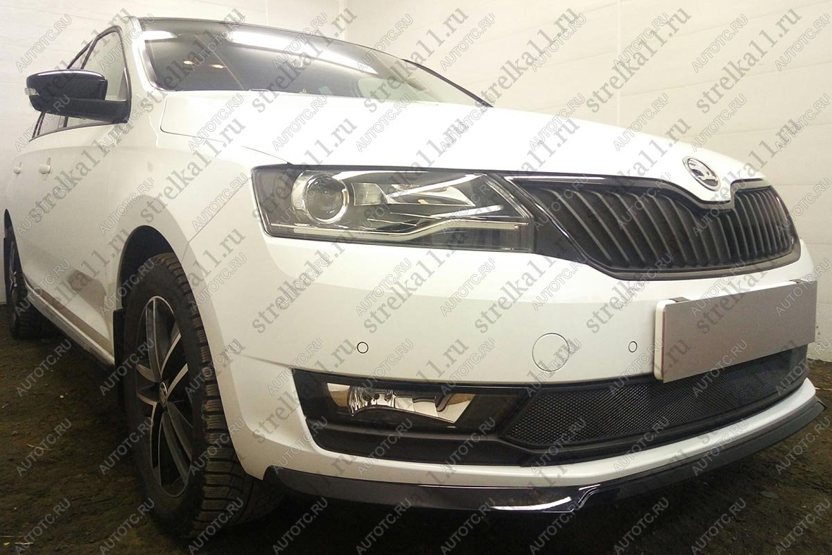 4 599 р. Защита радиатора (2 части) Стрелка11 Стандарт  Skoda Rapid ( NH1,  NH3) (2015-2020) хэтчбэк рестайлинг, рестайлинг лифтбэк (черная)  с доставкой в г. Краснодар