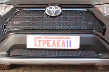 3 899 р. Защита радиатора (верх с парктроником, камерой) Стрелка11 Стандарт Toyota RAV4 XA50 5 дв. дорестайлинг (2018-2024) (черная)  с доставкой в г. Краснодар. Увеличить фотографию 2