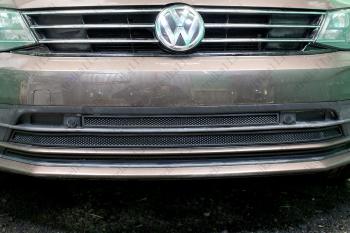 4 999 р. Защита радиатора (3 части) Стрелка11 Стандарт  Volkswagen Jetta  A6 (2015-2018) седан рестайлинг (черная)  с доставкой в г. Краснодар. Увеличить фотографию 1