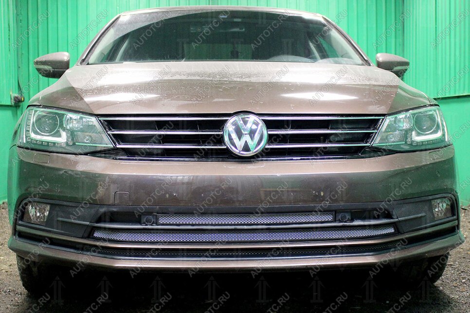 4 949 р. Защита радиатора (3 части с парктроником) Стрелка11 Стандарт  Volkswagen Jetta  A6 (2015-2018) седан рестайлинг (хром)  с доставкой в г. Краснодар