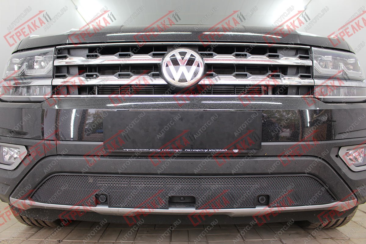 3 399 р. Защита радиатора (низ с камерой и парктроником) Стрелка11 Стандарт Volkswagen Teramont CA1 дорестайлинг (2016-2020) (черная)  с доставкой в г. Краснодар