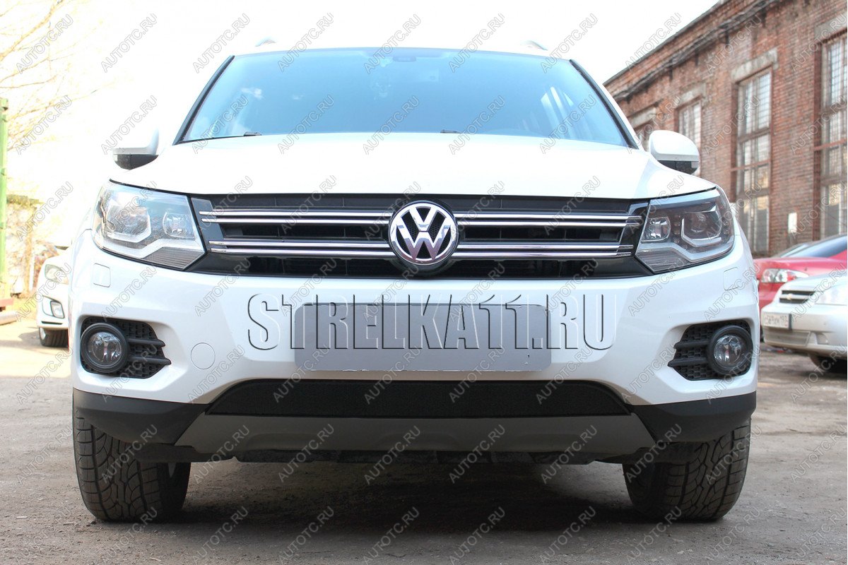 3 099 р. Защита радиатора (Track&Field) Стрелка11 Стандарт  Volkswagen Tiguan  NF (2011-2017) рестайлинг (черная)  с доставкой в г. Краснодар