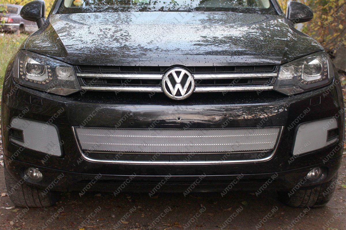 4 799 р. Защита радиатора (боковая 2 части) Стрелка11 Стандарт  Volkswagen Touareg  NF (2010-2014) дорестайлинг (хром)  с доставкой в г. Краснодар