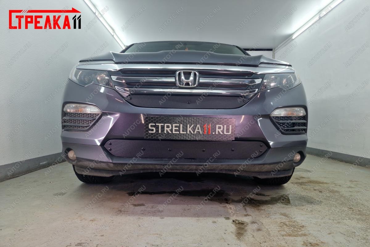 799 р. Зимняя заглушка решетки радиатора (верх) Стрелка11  Honda Pilot  YF6 (2016-2019) дорестайлинг (черная)  с доставкой в г. Краснодар