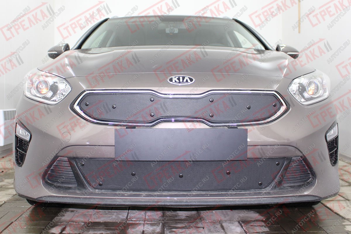 799 р. Зимняя заглушка решетки радиатора (верх) Стрелка11  KIA Ceed  3 CD (2018-2024) универсал, хэтчбэк (черная)  с доставкой в г. Краснодар