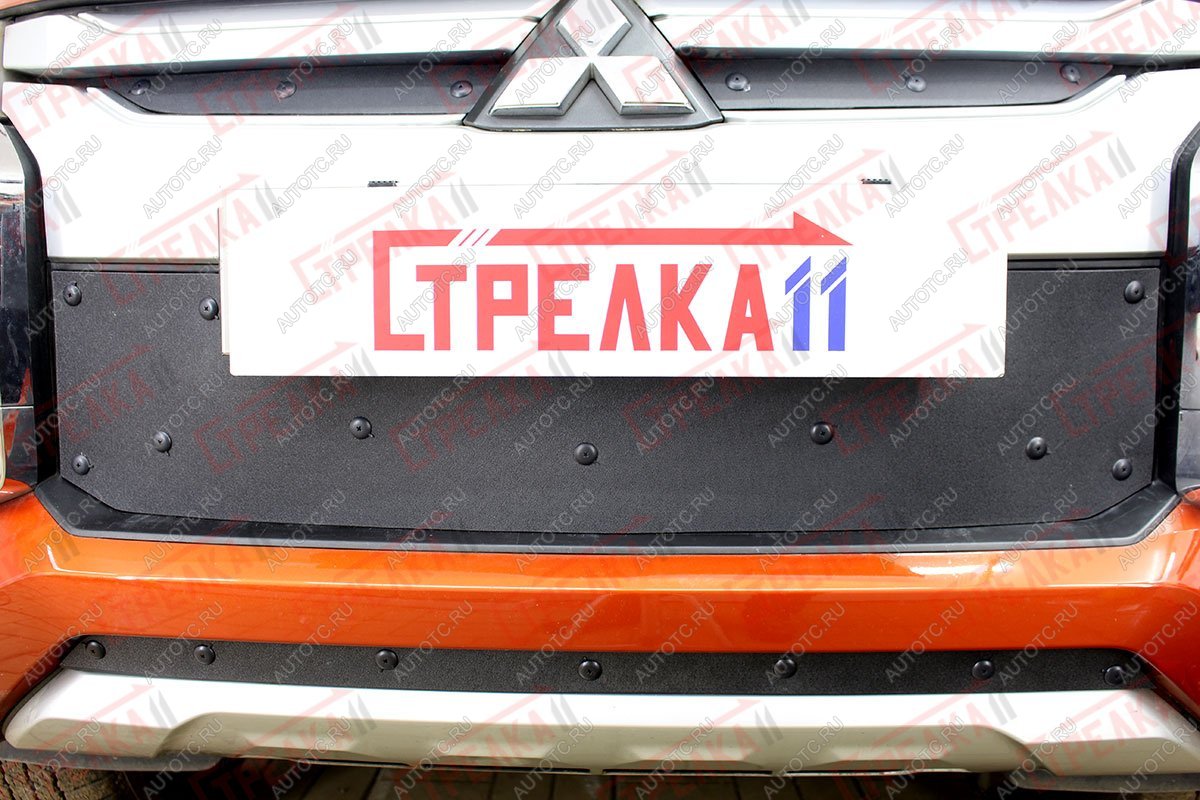 799 р. Зимняя заглушка решетки радиатора (верх) Стрелка11 Mitsubishi L200 5 KK,KL рестайлинг (2018-2022) (черная)  с доставкой в г. Краснодар