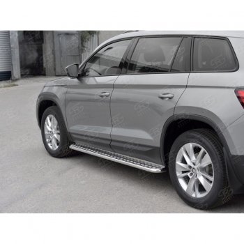 25 849 р. Порожки для ног (труба Ø42) SLITKOFF Skoda Kodiaq NU7 дорестайлинг (2017-2021) (Вариант 2 (лист алюм, проф.сталь))  с доставкой в г. Краснодар. Увеличить фотографию 3