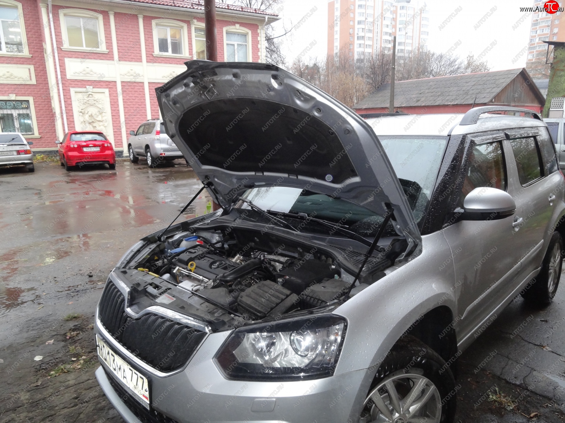 2 199 р. Упоры капота Russtal Skoda Yeti (2013-2018) (2 штуки)  с доставкой в г. Краснодар