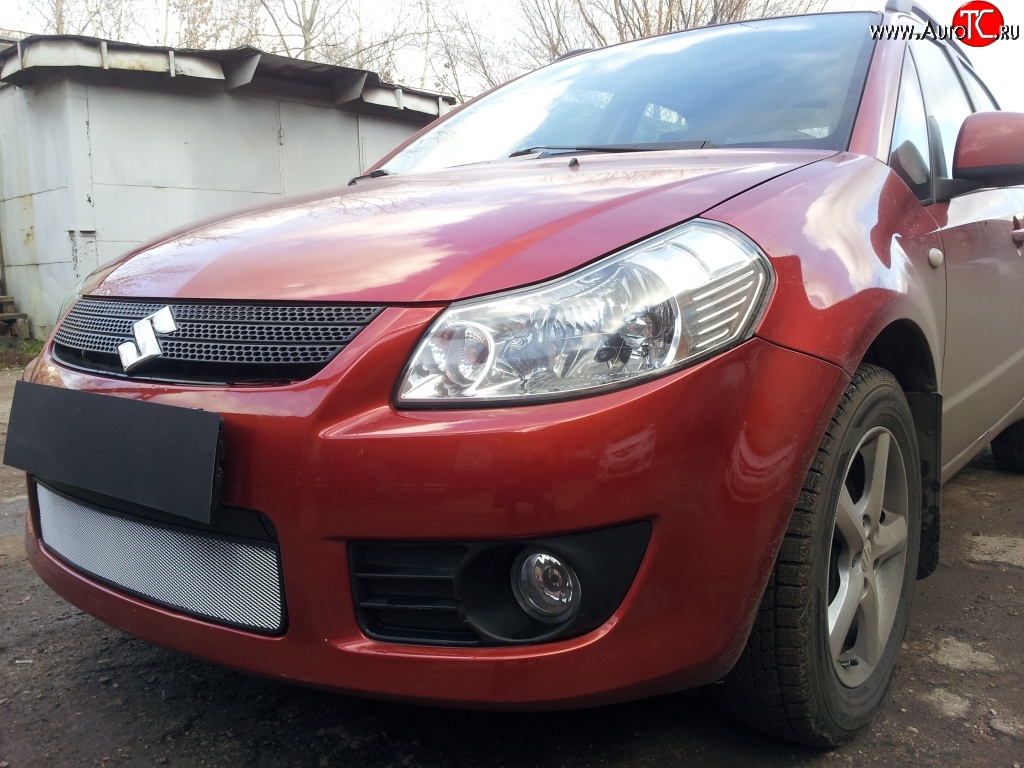 1 539 р. Сетка на бампер (хетчбек) Russtal (хром) Suzuki SX4 GYA,GYB  рестайлинг, хэтчбэк (2010-2016)  с доставкой в г. Краснодар