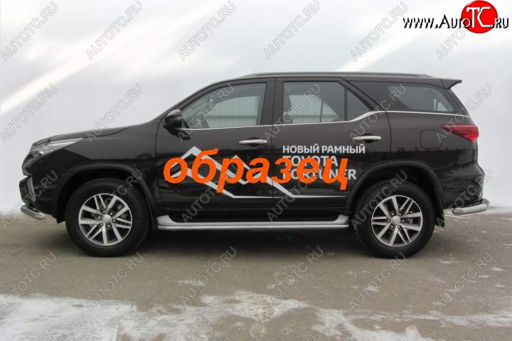 12 199 р. Защита порогов (Ø42 мм, окрашенная) Slitkoff  Toyota Fortuner  AN160 (2015-2024) дорестайлинг, рестайлинг (Цвет: серебристый)  с доставкой в г. Краснодар